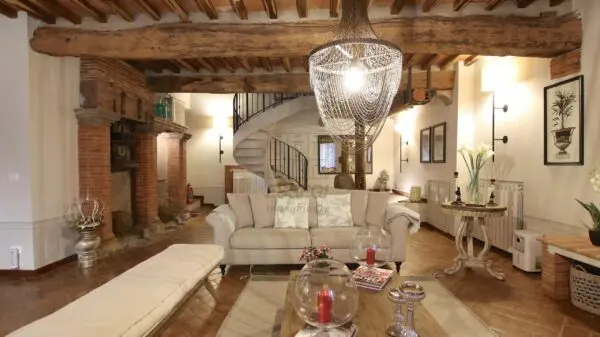 Casale 9, Lucca