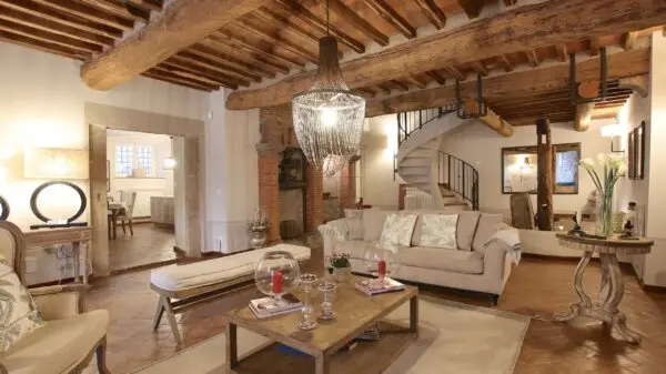 Casale 9, Lucca