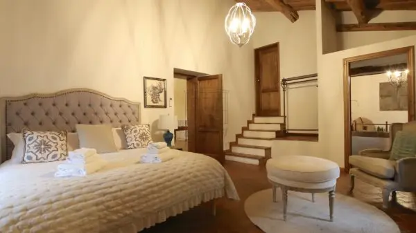 Casale 9, Lucca