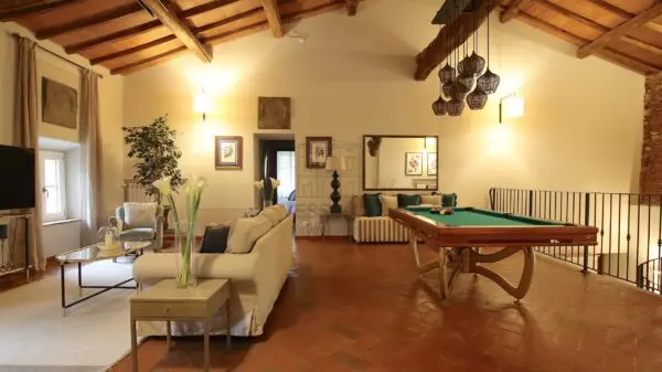 Casale 9, Lucca