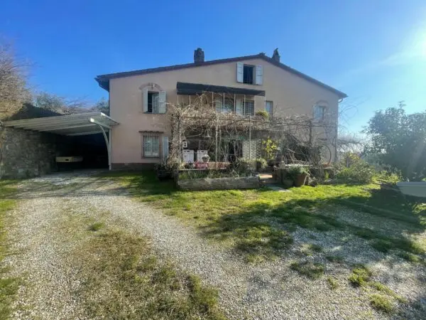 Casale via Dei Bertolotti, Lucca