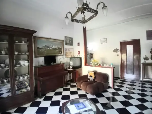 Appartamento via Pozzuolo Favaro 17, La Spezia