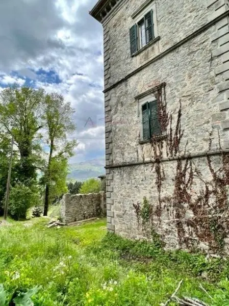 Villa via, Massa