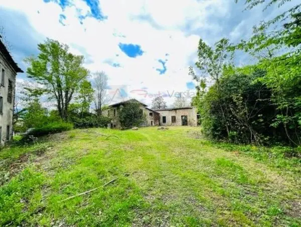 Villa via, Massa