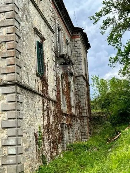 Villa via, Massa
