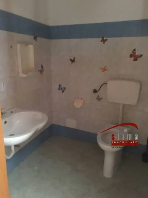 Immagine per Locale Commerciale in vendita a Siracusa viale teocrito 28