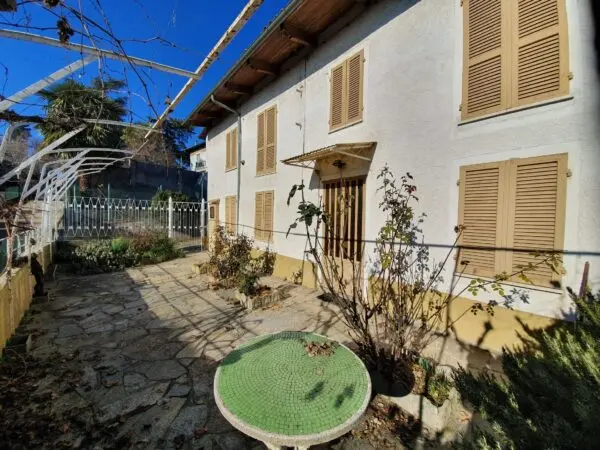Villa via Vittorio Veneto 1, San Paolo Solbrito