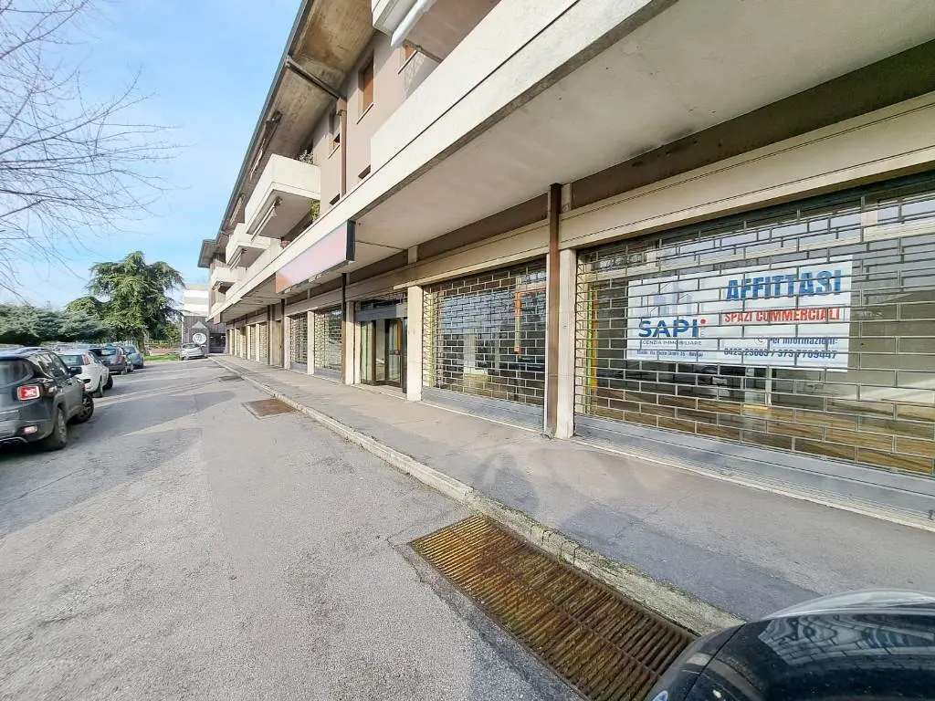 Immagine per Negozio in affitto a Rovigo viale Porta Adige 18