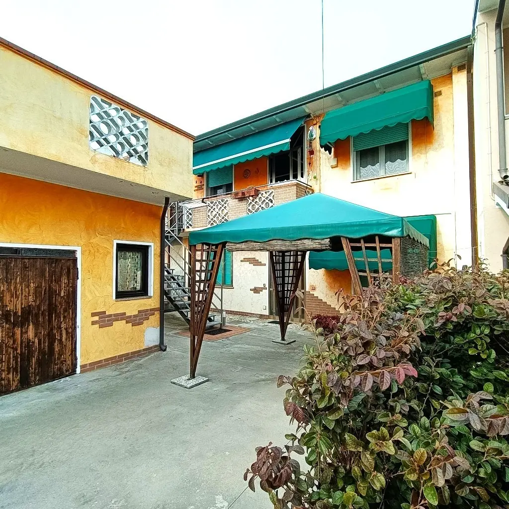 Immagine per Porzione di casa in vendita a Ceregnano via Giosuè Carducci