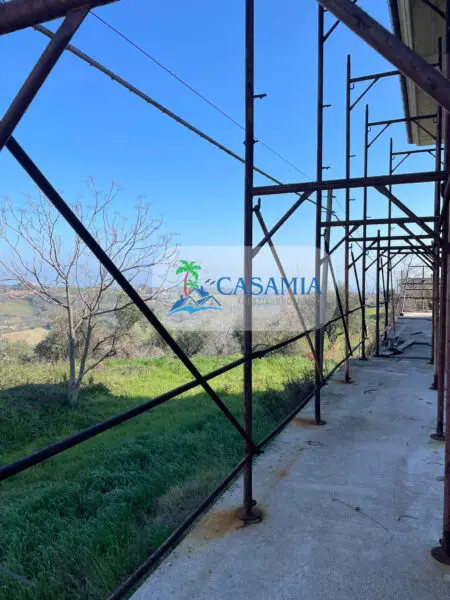 Villa Trifamiliare via Contrada Marezi 13, Massignano