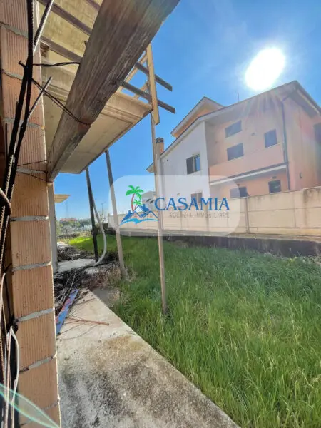 Villa Trifamiliare via Contrada Marezi 13, Massignano