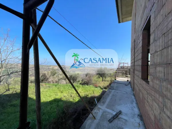 Villa Trifamiliare via Contrada Marezi 13, Massignano