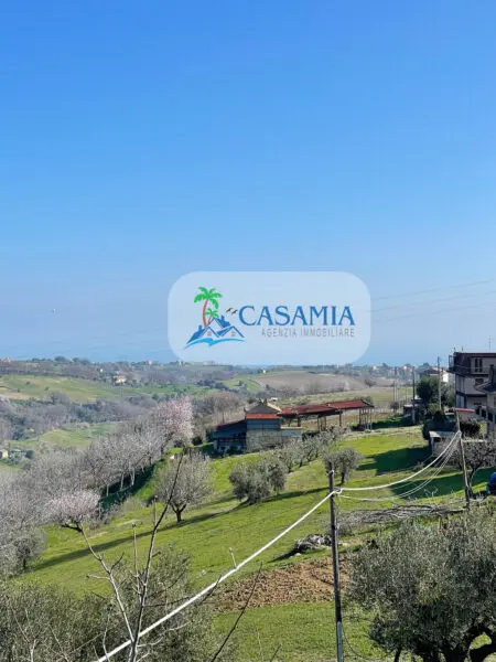 Villa Trifamiliare via Contrada Marezi 13, Massignano
