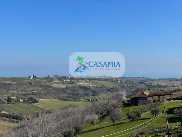 Villa Trifamiliare via Contrada Marezi 13, Massignano