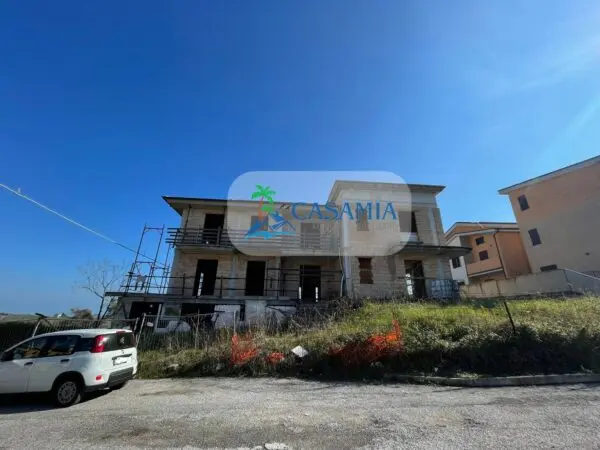 Villa Trifamiliare via Contrada Marezi 13, Massignano