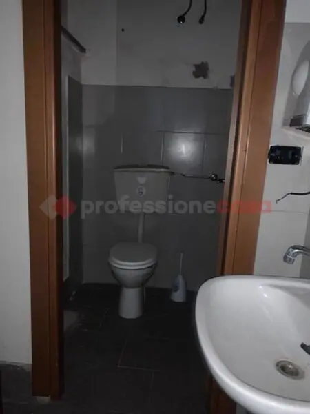 Negozio via Fonte Veneziana, Arezzo