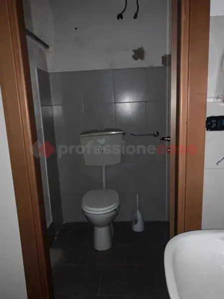 Negozio via Fonte Veneziana, Arezzo