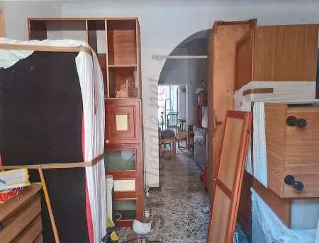 Negozio via Santuario 8 r, Savona