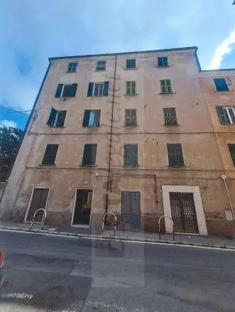 Negozio via Santuario 8 r, Savona