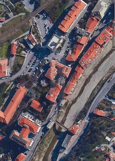 Negozio via Santuario 8 r, Savona