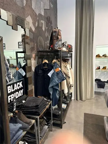 Negozio via Carlo Alberto 47, Torino