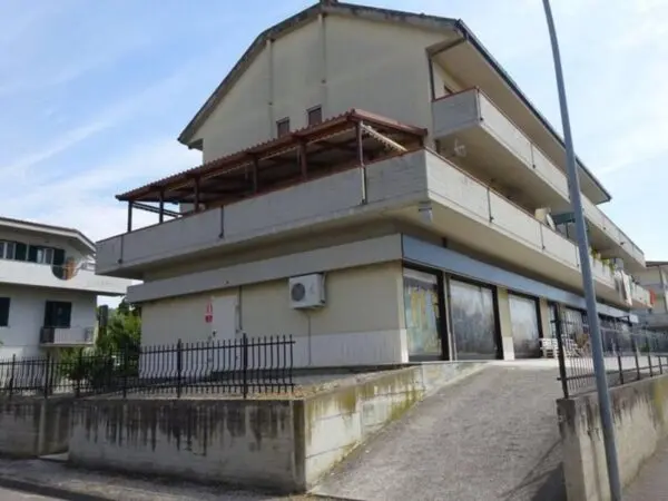 Locale Commerciale via Giacomo Leopardi, Colli Del Tronto