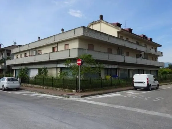 Locale Commerciale via Giacomo Leopardi, Colli Del Tronto