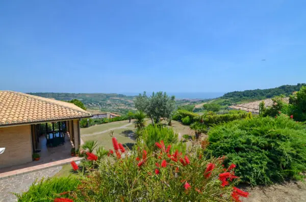 Villa Trifamiliare via Degli Olmi 9, Acquaviva Picena
