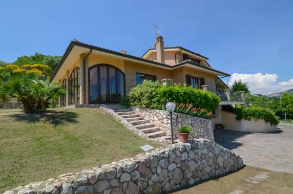 Villa Trifamiliare via Degli Olmi 9, Acquaviva Picena