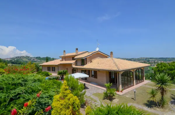 Villa Trifamiliare via Degli Olmi 9, Acquaviva Picena