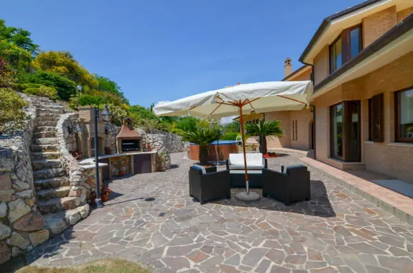 Villa Trifamiliare via Degli Olmi 9, Acquaviva Picena
