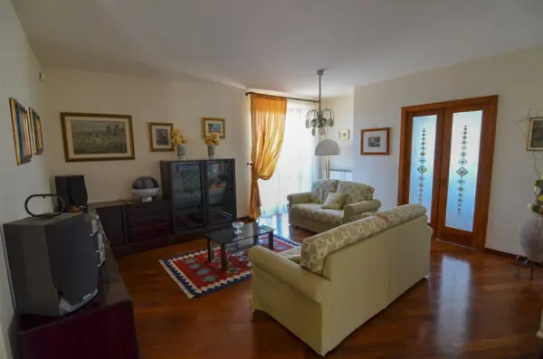 Villa Trifamiliare via Degli Olmi 9, Acquaviva Picena
