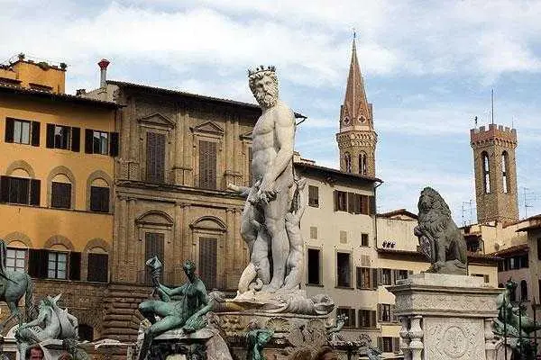 Palazzo - Stabile piazza Di Madonna Degli Aldobrandini, Firenze