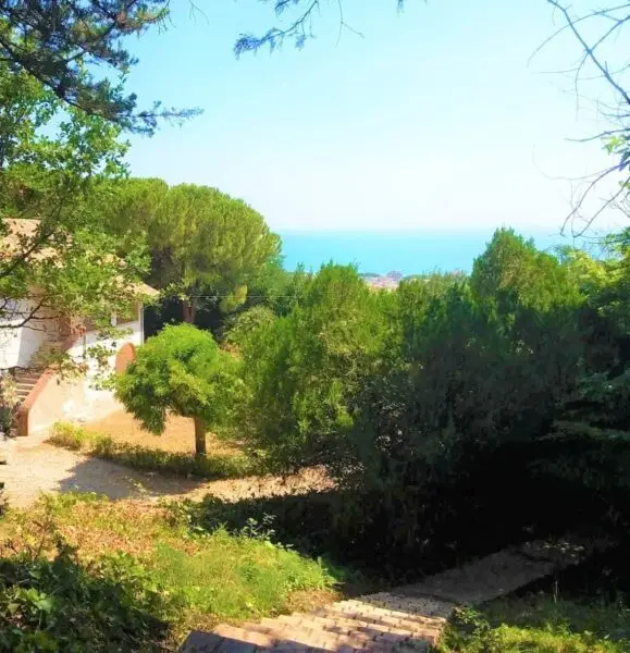 Villa Trifamiliare via Vascello, Tortoreto