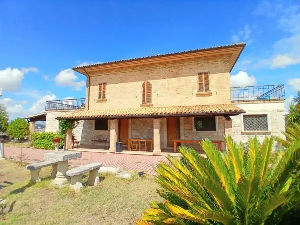 Villa Trifamiliare via Sp 1b, Ancarano