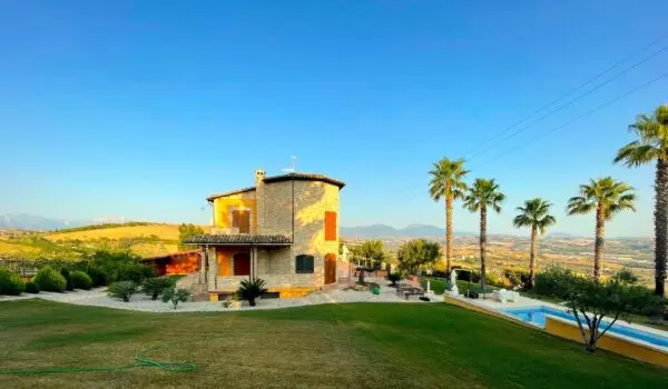 Villa Trifamiliare via Capo Le Coste, Morro D'Oro