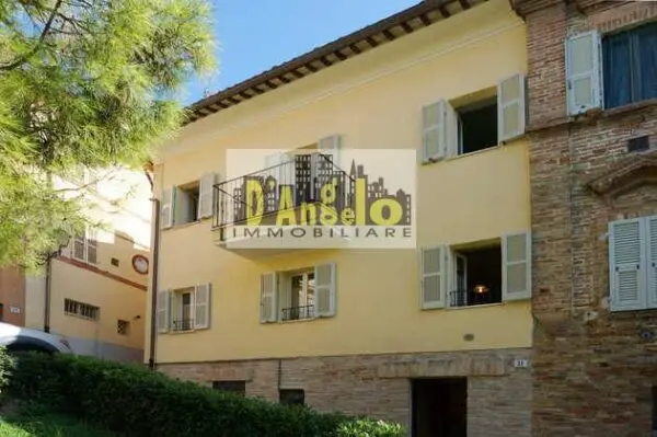 Casa Indipendente piazza Vallorani, Offida