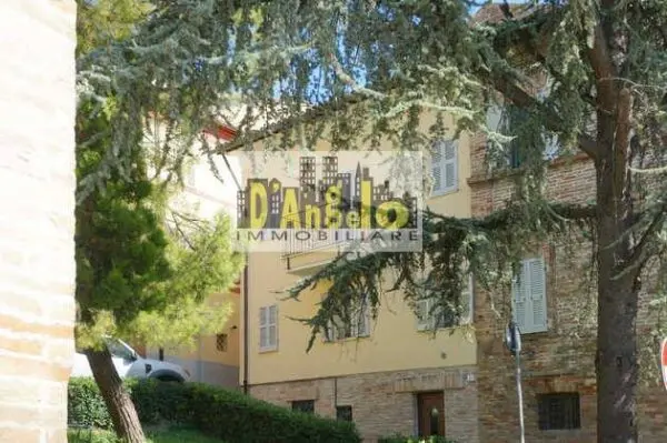 Casa Indipendente piazza Vallorani, Offida