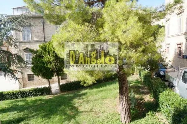 Casa Indipendente piazza Vallorani, Offida