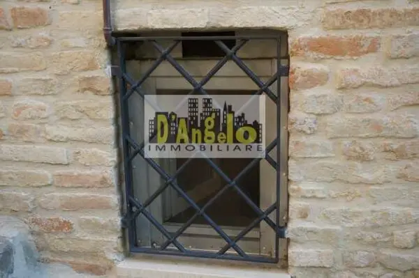 Casa Indipendente piazza Vallorani, Offida