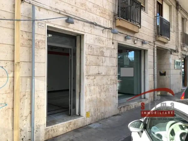 Locale Commerciale via Tevere 45, Siracusa