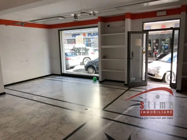 Locale Commerciale via Tevere 45, Siracusa