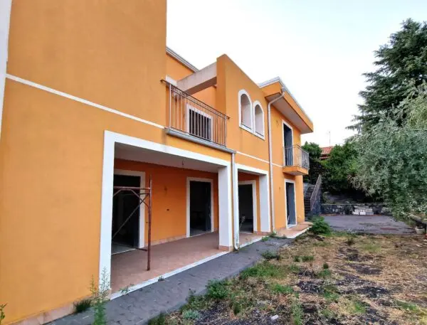 Villa via Padre Pio Snc, Ragalna
