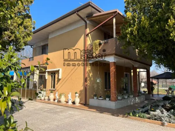 Villa VIA S.LUCA, Paese