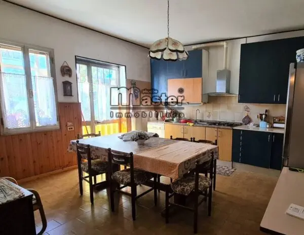 Villa VIA S.LUCA, Paese