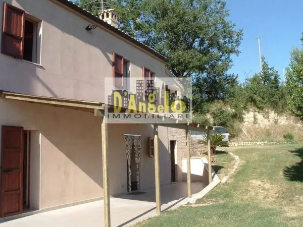 Casa Indipendente via Contrada Tesino, Offida