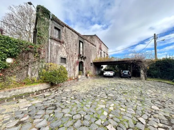 Villa via Giuseppe Garibaldi Snc, Viagrande