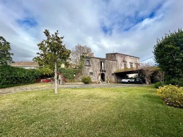 Villa via Giuseppe Garibaldi Snc, Viagrande