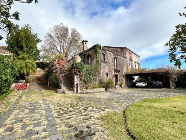 Villa via Giuseppe Garibaldi Snc, Viagrande