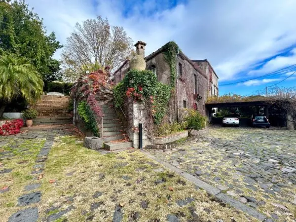 Villa via Giuseppe Garibaldi Snc, Viagrande